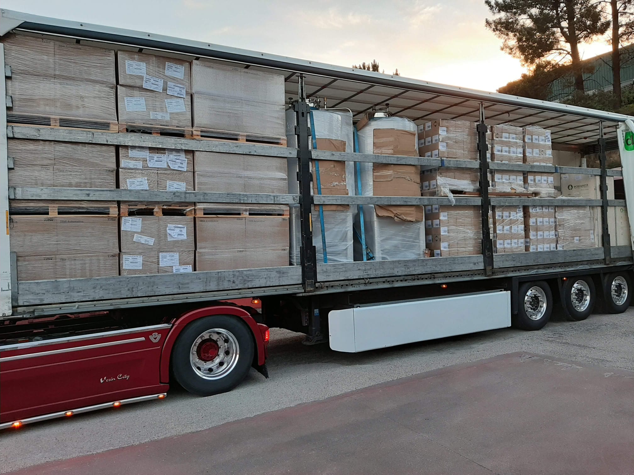 Un camión de Samir Álvarez cargado en modalidad de grupaje